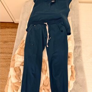 Figs Women's Caribbean blue Scrubs SET MEDIUM